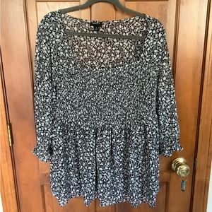 Torrid size 2 (18-20 2X) Woman’s top with smocking, new without tags
